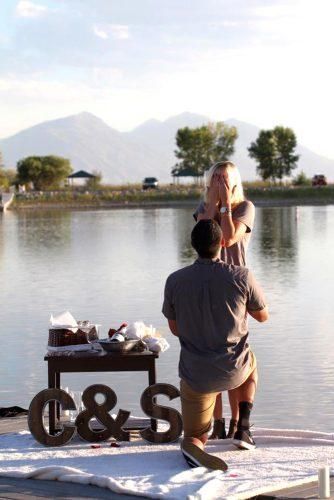 Proposal Decorations Outdoor, Romantic Proposal Ideas, Proposal Decorations, Outdoor Proposal, Prewedding Ideas, Prom Couples, Poses Couples, Proposal Photos, Romantic Proposal