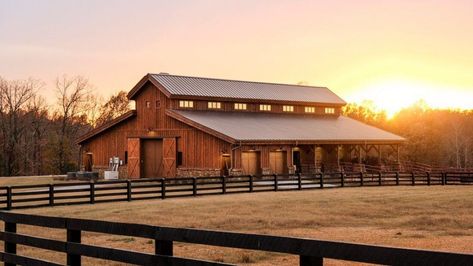 Stables Exterior, Horse Barn Exterior, Horse Ranch House, Dream Barn Stables, Barn Exterior, Barn House Kits, Horse Barn Ideas Stables, Horse Barn Designs, Dream Horse Barns