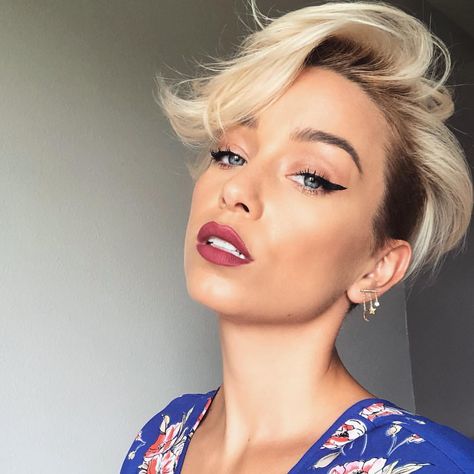 “Short Hair isn’t feminine” 🙄 Very Short Hair, Sarah Louwho, Hairstyles Cut, Kadeřnické Trendy, Short Blonde Haircuts, Vlasové Trendy, Pixie Haircut For Thick Hair, Short Pixie Haircuts, Haircut For Thick Hair