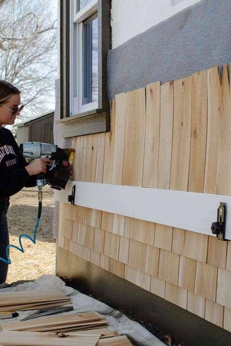 Shaker Siding Exterior, Cedar House Siding, Cedar Siding Exterior, Diy Siding, Wood Shingle Siding, Cedar Shake Shingles, Cedar Shingle Siding, Cedar Shake Siding, Cedar Shingle