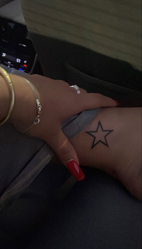 #stargirl #startattoo #ankletattoo #mixedmetals #rednails Digit Tattoo, 5 Stars Tattoo, 5 Star Tattoo, Stargirl Tattoo, Small Girly Tattoos, Hand Tattoos For Girls, Cute Hand Tattoos, Pretty Hand Tattoos, Black Girls With Tattoos