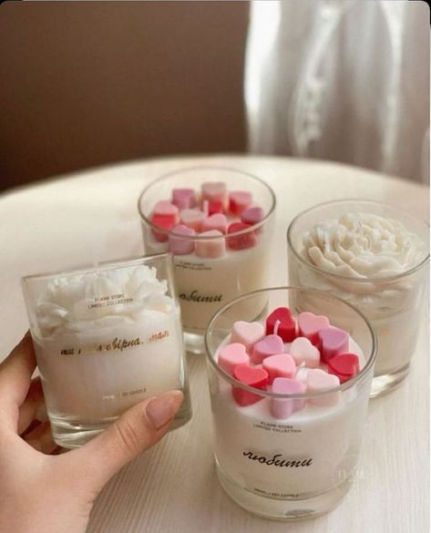 Diy Unique Candles, Candle Making Recipes, Handmade Candles Diy, Diy Candles Homemade, Wax Candles Diy, Soya Mumu, Sweet Candles, Homemade Scented Candles, Valentine Candles