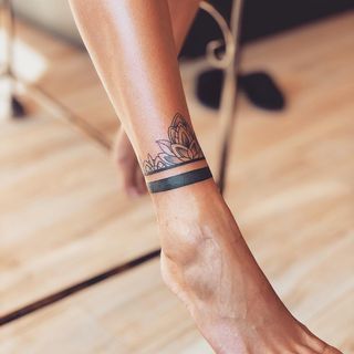 Ankle Cuff Tattoo, Ankle Band Tattoo, Leg Band Tattoos, Tattoos Male, Cuff Tattoo, Ankle Bracelet Tattoo, Ankle Tattoo Designs, Ankle Tattoos For Women, Ankle Tattoos