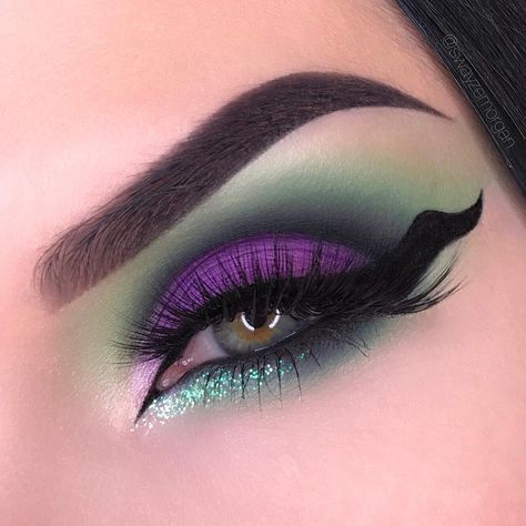 Maleficent Inspired Eye Makeup Eye Makeup Idea, Carnaval Make-up, Maleficent Makeup, Disney Eye Makeup, Disney Inspired Makeup, Disney Eyes, Fantasy Make-up, Halloween Make-up Looks, Make Up Designs