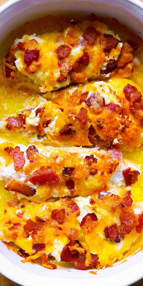 Baked Chicken With Cream Cheese, Chicken With Cream Cheese, Crumbed Chicken, Quick Foods, Pinterest Food, Cheese Cheddar, Super Recipes, Chicken Entrees, Quick Dinners