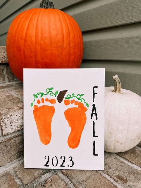 DIY easy fall crafts for kids Halloween Crafts With Newborn, Cute Halloween Crafts For Babies, Halloween Art Projects For Infants, First Fall Crafts Baby, Infant Crafts For October, Fall Hand Painting For Kids, Fall Baby Footprint Crafts, Fall Activity For Infants, Baby Feet Fall Craft