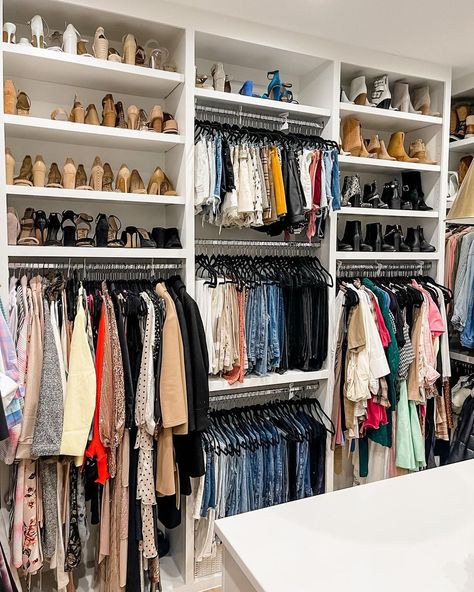 Ría Safford ✨ (@riorganize) • Instagram photos and videos Sweater Closet Organization, Makeup Closet Room, Wall To Wall Closet Ideas, 3 Tier Closet, Closet Layout Design, Ideas De Closet, Bedroom Turned Closet, Bedroom Closet Organization, Ideas De Closets