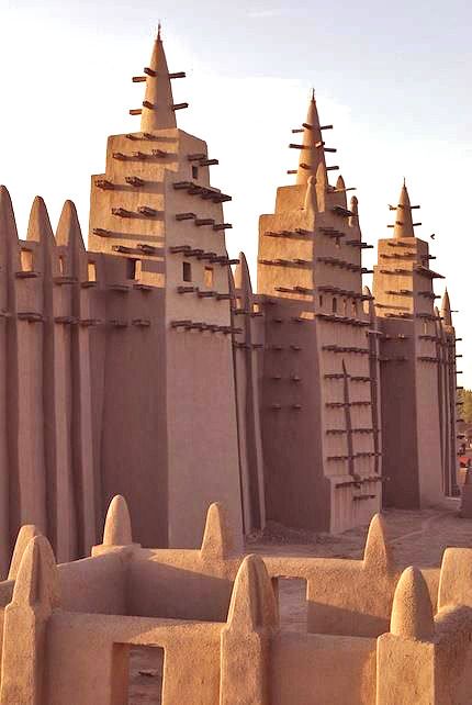 Mud Building, Djenne Mali, Mud Architecture, Timbuktu Mali, Mali Africa, African House, Palm Wood, African Architecture, Beautiful Mosques