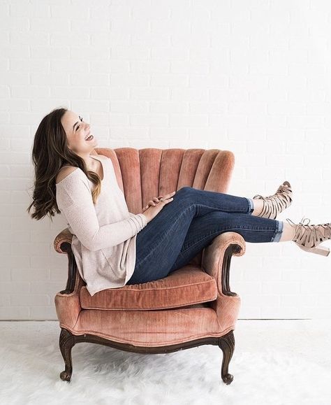 Senior Portraits Girl, Brown Leather Chairs, Chair Pose, Studio Chairs, Velvet Couch, Foto Shoot, Sitting Poses, Go To Work, Full Time Job