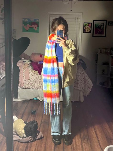 Colorful scarf for winter outfit layered clothes Sweatshirt Scarf Outfit, Fuzzy Scarf Outfit, Neck Scarf Outfit Winter, Thick Scarf Outfit, Winter Outfits With Scarf, Long Scarf Outfit, Oversized Scarf Outfit, Black Puffer Outfit, Chunky Scarf Outfit