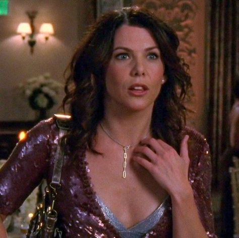 Lorelai Gilmore Style, Lorelei Gilmore, Gilmore Girls Outfits, Watch Gilmore Girls, Gilmore Girls Quotes, Vintage Friends, Lauren Graham, Lorelai Gilmore, Stars Hollow