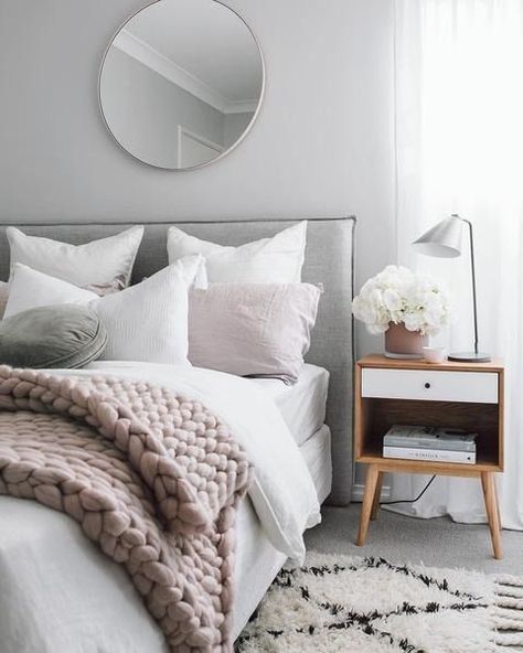 This bedroom look has many of the hallmarks of enviable Scandinavian style: grays, whites, wood, minimalism, muted colors, and plenty of wool. This cool-yet-cozy hygge can be yours with just a few trips to Target, IKEA and H&M. Aesthetic Apartments, Bedroom Scandinavian, Furniture Apartment, Scandinavian Design Bedroom, Girly Apartments, Style Apartment, Rooms Decor, Scandinavian Bedroom, Apartment Organization