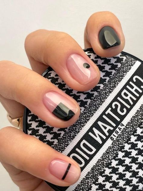 Korean minimalist nail art: short black negative space nail design Design Ongles Courts, Minimalist Nail, Minimal Nails Art, Mens Nails, Dot Nail Art, Minimalist Nail Art, Minimal Nails, Lines On Nails, Dots Nails