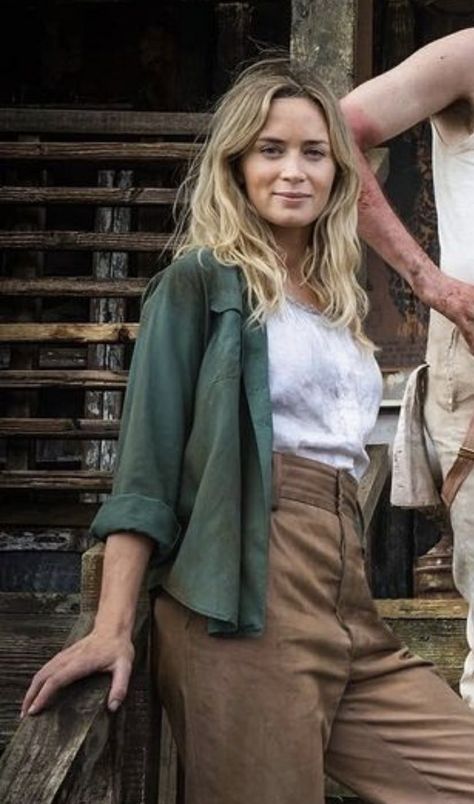 Dr Lily Houghton, Female Adventurer Aesthetic, Jungle Safari Outfit Men, Field Biologist Outfit, Archaeologist Aesthetic Outfit, Archeologists Outfit, Jungle Cruise Aesthetic, Adventurer Outfit Female, Archaeologist Outfit