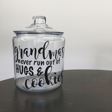 Cookie Jar Quotes, Diy Cookie Jar For Grandma, Cricut Projects For Grandma, Cricut Christmas Gifts For Grandparents, Cricut Gifts For Grandma, Diy Grandma Gifts, Diy Christmas Gifts For Grandma, Cookie Jars Diy, Christian Gift Baskets