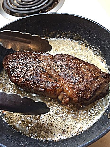 How to Pan Fry the Perfect Steak: One of my favorite meals to cook for myself is a pan fried steak. Steak is a tricky food to get right, but I have perfected my method for cooking one. This step-by-step instruction will explain in detail how to pan fry a steak for yourself. This ... How to Pan Fry the Perfect Steak - This steak is surprisingly easy to prepare as long as you properly prepare and follow each step. #foodphotography #foodgallery #foodgraphy #foodnation #recipeoftoday #recipefordisas Steak Recipes Pan, Steak On Stove, Pan Fry Steak, Seared Salmon Recipes, Cook Steak, Pan Steak, Cooking The Perfect Steak, Ny Strip Steak, Steak Tips