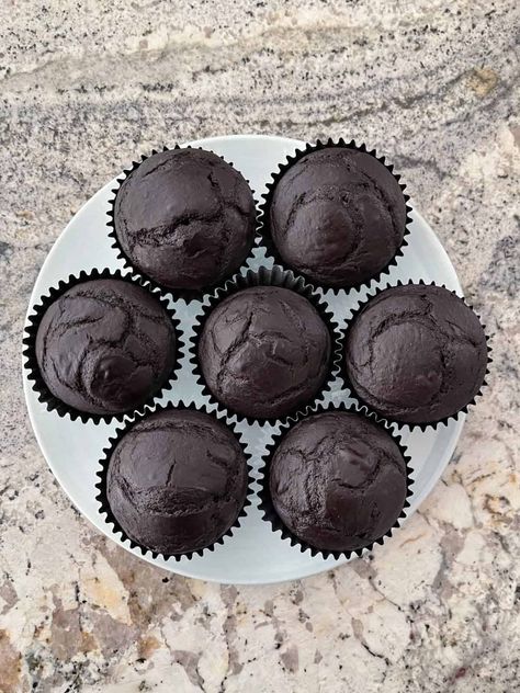 Low Calorie Cupcakes, Low Cal Chocolate, Low Calorie Muffins, Cupcakes Simple, Moist Chocolate Cupcakes, Low Calorie Chocolate, Mini Cheesecakes Easy, Dream Dessert, Chocolate Cupcakes Moist