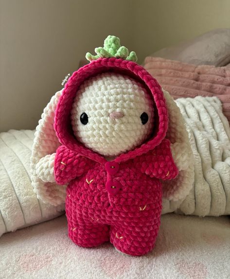 🍓🐰 Berry Bunny 🐰🍓 Hi hi! This bunny is wearing a removable hooded onesie & the onesie looks like a strawberry! She even has a strawberry stem at the top of the hood which is so adorable 💕 She also has strawberry seeds embroidered on it. I love this bunny so much, it’s one of my favorite ones ❣️ I currently have a tester call up for this cutie (& others) so don’t forget to apply if you can! 💓 Pattern by me 🎀 (to be released soon) #crochet #plushie #amigurumi #cutecrochet #crochetbunny ... Crochet Bunny Outfit, Strawberry Bunny Crochet, Crochet Valentines Ideas, Strawberry Seeds, Plushie Amigurumi, Crochet Hood, Crochet Plushie, Easy Crochet Animals, Crochet Tutorial Pattern