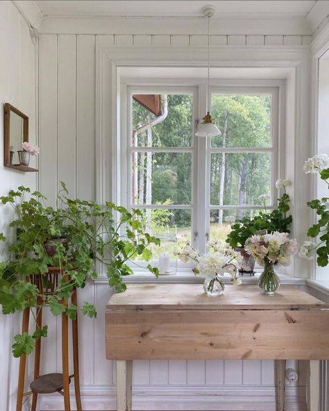 Home Ideas Kitchen, Swedish Houses, Scandinavian Home Interiors, Scandinavian Garden, Scandinavian Cottage, Swedish Interiors, Home Drawing, Drawing Home, Swedish Cottage