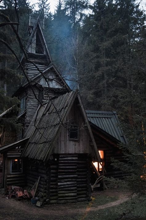 Era Victoria, Witch Cottage, Witch House, Cabin In The Woods, Cabins And Cottages, Witch Aesthetic, Cabins In The Woods, In The Woods, Log Cabin