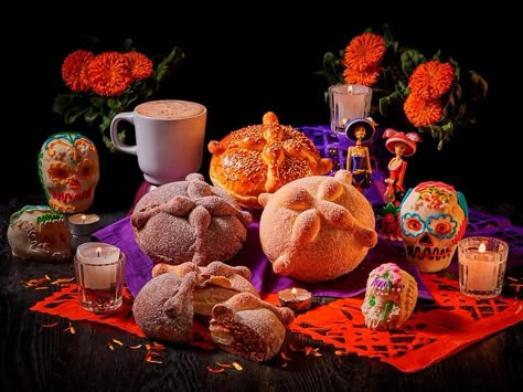 Ya sabemos que estamos a principios de agosto, pero serán pocos los que se resistan a un rico pan de muerto. Y para no hacer la espera tan larga anuncian fechas para el Festival del Chocolate y el Pan de Muerto La entrada Festival del Chocolate y el Pan de Muerto 2022 (todo lo que sabemos) aparece primero en Dónde Ir: Tu guía de la Ciudad de México. ¿Qué hacer hoy?. Bread Of The Dead, Oaxaca Cheese, Healthy Halloween Treats, Mexican Traditions, Healthy Halloween, Chocolate Caliente, Pan Bread, Sweet Bread, Mexican Culture