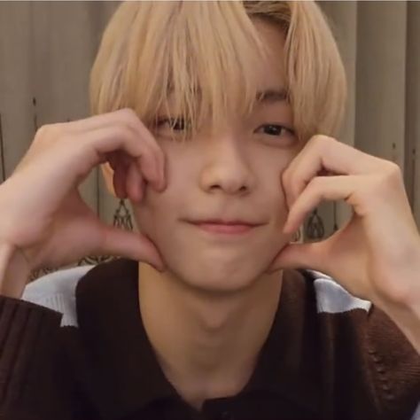 I Heart My Bf Template, I Heart My Bf Kpop, Soobin Heart Icon, Txt Profile Picture, Soobin Icons Cute, Soobin Heart, Soobin Blonde, Txt Heart, Pc Template