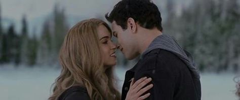 Rosalie and Emmett Rosalie Cullen, Emmett Cullen, One Last Kiss, Rosalie Hale, Bella Cullen, Twilight Breaking Dawn, Twilight Edward, Twilight Photos, The Cullen