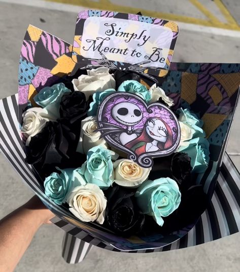 Jack Skellington Bouquet, Spooky Eternal Rose Bouquet, Nightmare Before Christmas Bouquet, Eternal Flower Bouquet For Bf, Nightmare Before Christmas Flowers, Coraline Bouquet, Halloween Ramos, Halloween Flower Bouquet, Spooky Bouquet