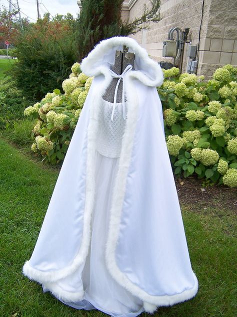 White Hooded Cloak, Princess Cloak, White Cloak, Princess Cape, Cloak Dress, Era Victoria, Wedding Cloak, White Cape, Queen Dresses