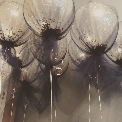 Black Tulle Balloons, Black And Clear Balloons, Black Wedding Balloons, Tulle Covered Balloons, Blue Masquerade Party Decorations, Emo Decorations Party, Losing Virginity Party, Goth Graduation Party, Masquerade Ball Decorations Ideas