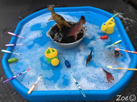 Tuff Tray Ideas 9 Month Old, Water Tray Play Ideas, Easy Outdoor Tuff Tray Ideas, Outdoor Tuff Tray Ideas Eyfs, Outdoor Tuff Tray Ideas, Small World Eyfs, Tuff Table, Dinosaurs Eyfs, Dinosaur Small World