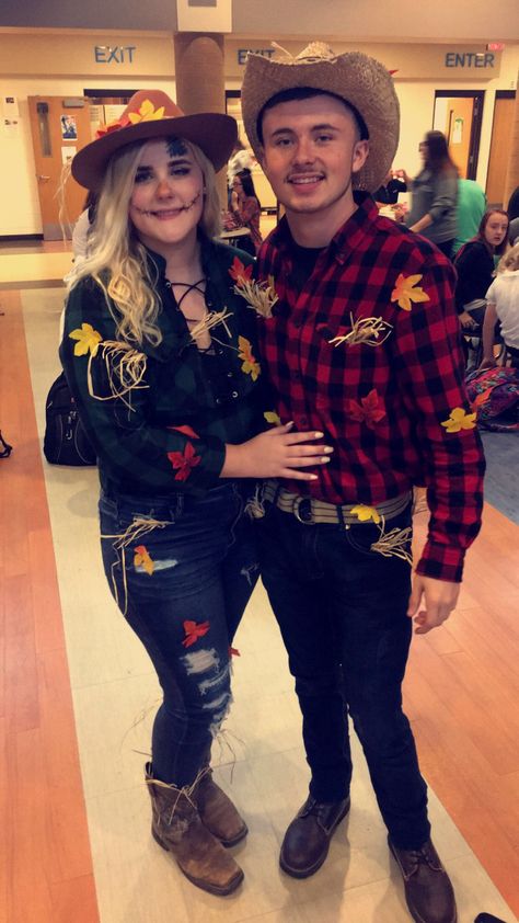 DIY scarecrow couple costume Scarecrow Couple Costume, Diy Scarecrow, Couple Costume, Diy Costume, Couples Costumes, Diy Costumes, Scarecrow