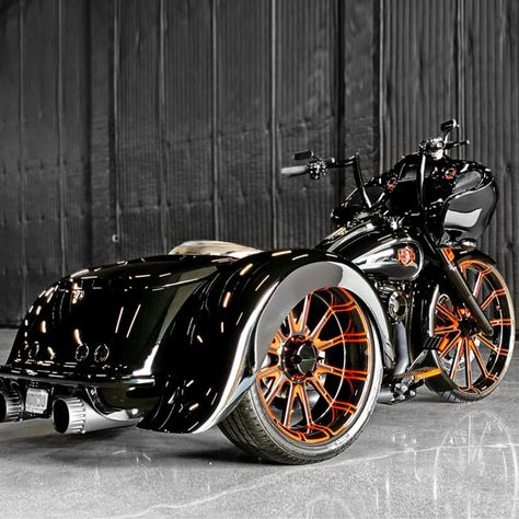 Trike Harley, Custom Street Glide, Harley Davidson Trike, Road Glide Custom, Custom Motorcycles Harley, Custom Trikes, Pontiac Fiero, Custom Baggers, Bobber Bikes