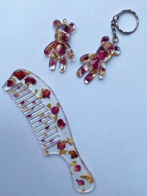 Resin And Vinyl, Resin Comb, Resin Idea, Resin Keyrings, Handmade Comb, Resin Rose, Flower Bookmark, Epoxy Resin Crafts, Diy Resin Art