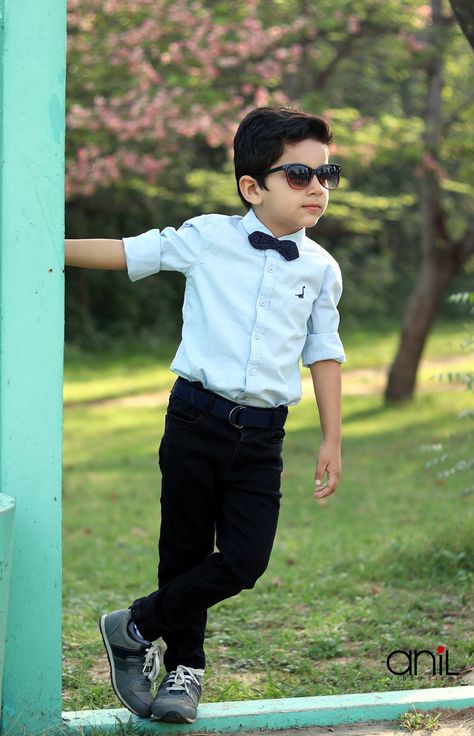 boys fashion, stylo Boys Outdoor Photoshoot, Boys Photoshoot, 6th Birthday Boys, Boy Photoshoot, Baby Photography Poses, Baby Birthday Photoshoot, Cute Family Pictures, Boy Photo Shoot