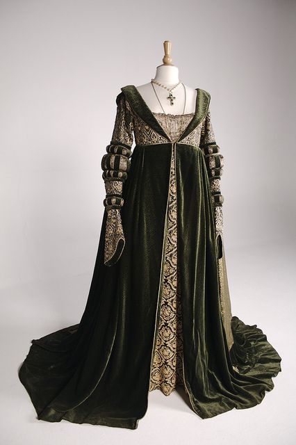 Ever After (1998), 16th Century, Angelica Huston as the Baroness Rodmilla De Ghent. Costume Design by Jenny Beavan. Best Costume Award from the Academy of Science Fiction, Fantasy and Horror Films. by Louisiana Art & Science Museum, via Flickr Jenny Beavan, Gaun Abad Pertengahan, Alicent Hightower, Medieval Costume, Period Outfit, Medieval Dress, Medieval Clothing, Stage Costume, Medieval Fashion