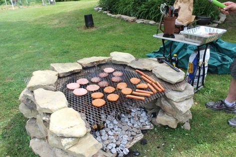 She Lays Out 40 Old Stones In Her Backyard. Now Look When She Starts To Stack Them... Stone Bbq, Diy Bbq, Big Backyard, Outdoor Stone, Fire Pit Designs, Bbq Pit, Diy Fire Pit, Backyard Fire, Backyard Barbecue