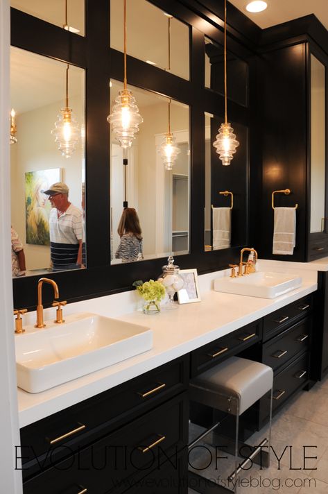 Bathroom With Black Cabinets, Black Cabinets Bathroom, Gold Bad, Large Bathroom, Master Bath Remodel, Gold Bathroom, Black Cabinets, Traditional Bathroom, House Bathroom