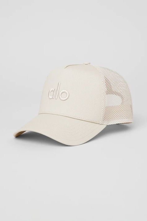 District Trucker Hat | Alo Yoga True Summer Outfits, Light Summer Outfits, Summer Color Analysis, Soft Summer Outfits, 2025 Wishlist, Branding Clothing, Sweatpants And Sweater, Mom Uniform, Womens Onesie