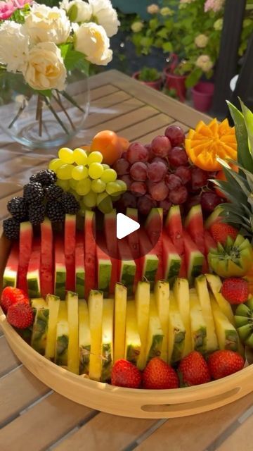 Unique Fruit Display, Watermelon Display, Fruits Presentation Ideas, Vegetables Trays Ideas, Fruit Serving Ideas For Party, Platters Ideas, Fruit And Cheese Display, Cocktail Fruit Decoration, Platter Decoration Ideas