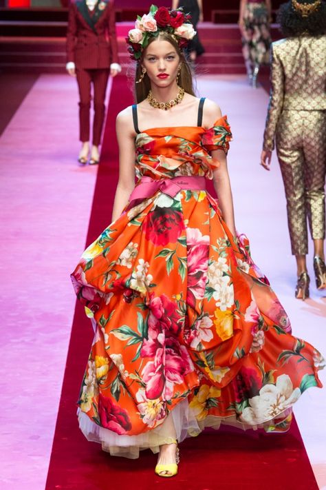 Dolce & Gabbana turns up the glam factor with the Italian brand’s spring-summer 2018 runway show. Showcasing over one hundred looks total, the collection was dubbed ‘Queen of Hearts’ with playing cards covering clothing as well as the show’s backdrop. Opening with a selection of all black looks, Dolce & Gabbana focused on lingerie inspired... [Read More] Couture, Dolce And Gabbana Runway, Tulle Ball Gown, Milano Fashion Week, Fashion Show Collection, Mode Vintage, Dolce & Gabbana, Mode Style, Primavera Estate