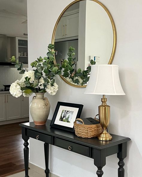 💎💎💎Hi again❤️ What do you use a console table for? Console tables provide a space for table lamps and displays of decorative pieces and… | Instagram Entry Table Decor Small Space, Hallway Table Decorating Ideas, Hall Table Lamp Ideas, Hall Console Table Decor, Console Table With 2 Lamps, Entryway Table Decor Traditional, Traditional Console Table Decor, Entrance Table Styling, Narrow Table For Hallway