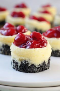 Oreo Bottom Cheesecake Cupcakes, Cherry Topped Cheesecake, Oreo Crust Mini Cheesecake Bites, Mari Chino Cherry Recipes, Dessert In Muffin Tin, Mini Cheesecakes In Silicone Molds, Mini Cherry Desserts, Mini Cheesecakes With Oreo Crust, Mini Cheesecakes In Muffin Tin