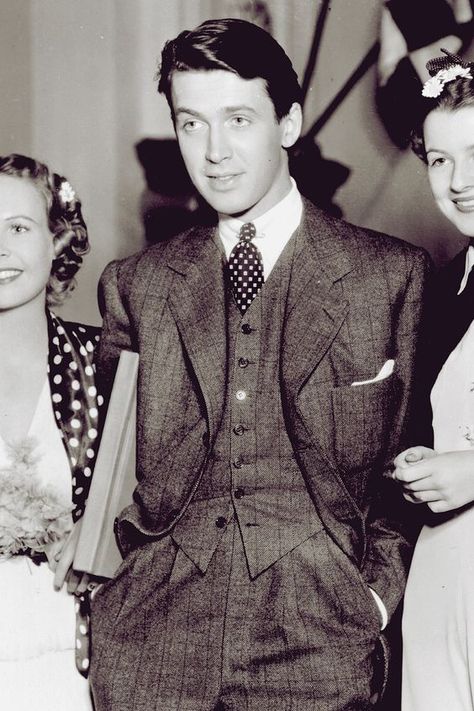 How To Dress Like the 1930s-40s in Today’s Age | a little bit of rest Blond Hairstyles, Jimmy Stewart, James Stewart, Hollywood Men, Hooray For Hollywood, Classic Movie Stars, Hollywood Icons, Vintage Suits, Actrices Hollywood