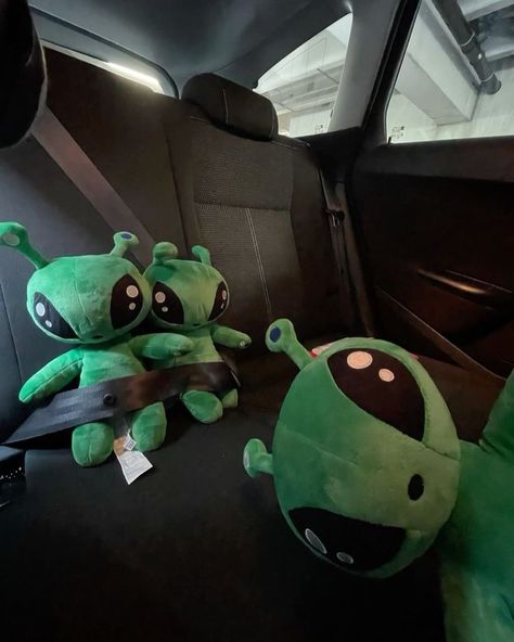 Ikea Alien Plush, Space Plushies, Ikea Plushies, Ikea Alien, Silly Alien, Alien Wallpaper, Gnarp Gnarp, Aliens Guy, Alien Plush