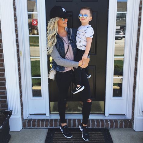 Sporty style via @sarahknuth on Instagram. Sarah Knuth, Mom Outfit Ideas, Sporty Mom, Mommy Outfits, Mom Outfit, Mommy Style, Sporty Outfits, Mom Outfits, Seasonal Fashion