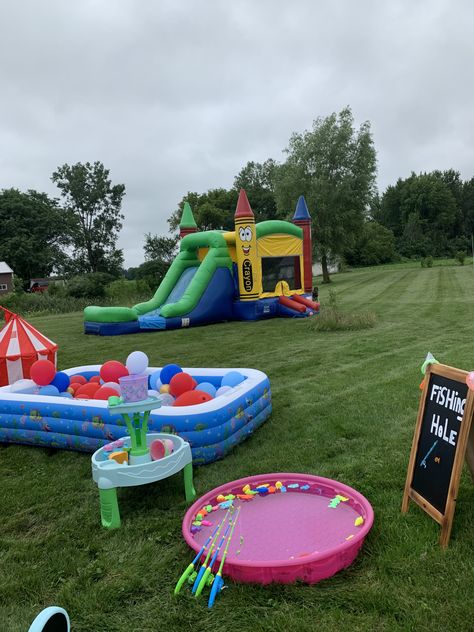 1st Birthday At Park, Kid Summer Party Ideas, Kids Outdoor Party Activities, Outdoor 3rd Birthday Party, Backyard 3rd Birthday Party, Summer Kid Birthday Ideas, Backyard Pool Party Ideas Kids, 5 Year Birthday Party Ideas Outdoor, Outdoor First Birthday Party Activities