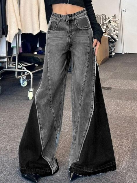 Wide Leg Boyfriend Jeans, Looks Total Jeans, Edgy Wardrobe, Ropa Upcycling, Denim Ideas, Diy Fashion Clothing, Vintage Punk, Upcycled Fashion, Jeans Diy