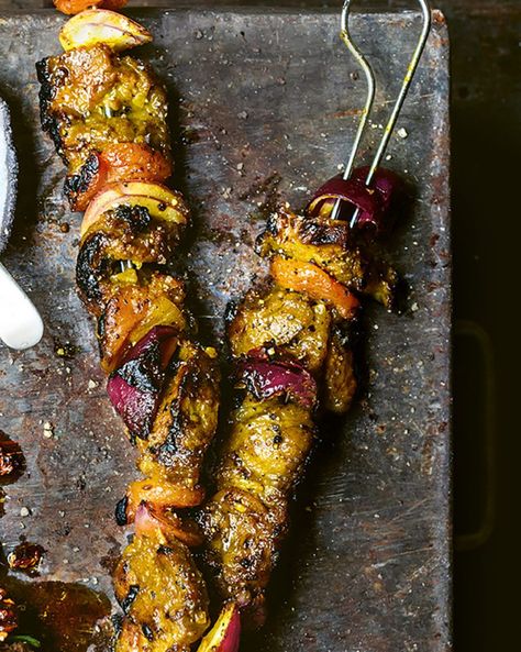 Lamb Sosaties Recipe, African Bbq Recipes, Donner Kebab, Lamb Tagine, Barbecue Recipes Grill, Bbq Lamb, Lamb Kebabs, Lamb Skewers, African Dishes