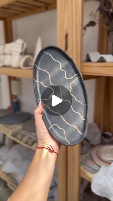 Sgrafito Ceramics, Pottery Engobe, Ceramics Videos, Ceramic Serving Platter, Pottery Platter, Sgraffito, Ceramic Plates, Ceramics, On Instagram